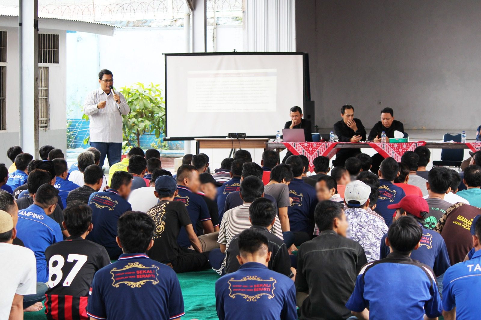 Warga Binaan Lapas Cirebon Dapatkan Sosialisasi Pemilu 2024 dari KPU 2 Warga Binaan Lapas Cirebon Dapatkan Sosialisasi Pemilu 2024 dari KPU I PojokPublik