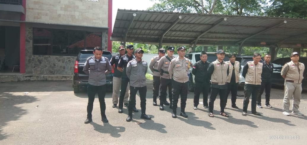Apel dilanjutkan Monitoring Kegiatan Bersama Panwaslu Kecamatan Balaraja, Penertiban Alat Peraga Kampanye I PojokPublik