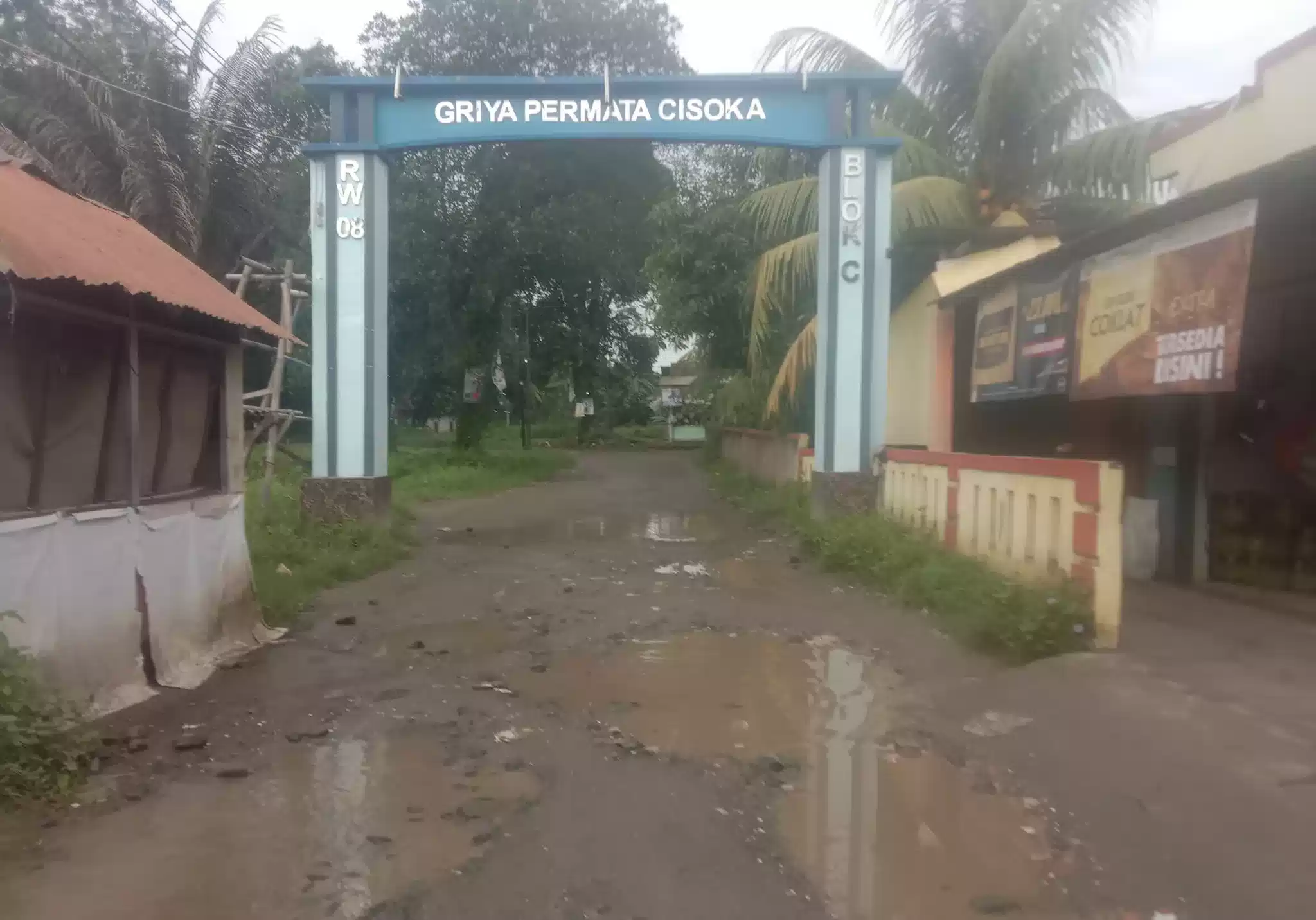 Jalan Perumahan Griya Permata Cisoka Rusak Parah Banyak Menelan Korban I PojokPublik