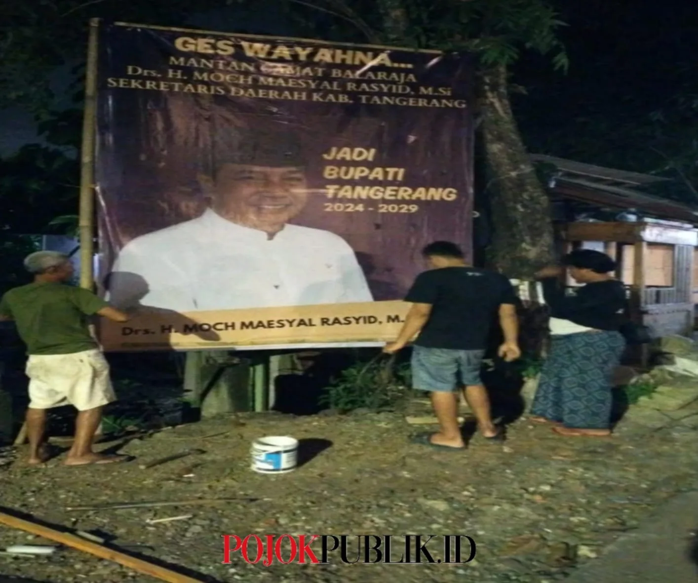 Kordinator Kecamatan (KORCAM) Balaraja Pasang Baleho Drs. H. Moch Maesyal Rasyid, M.Si, Calon Bupati Kabupaten Tangerang I PojokPublik