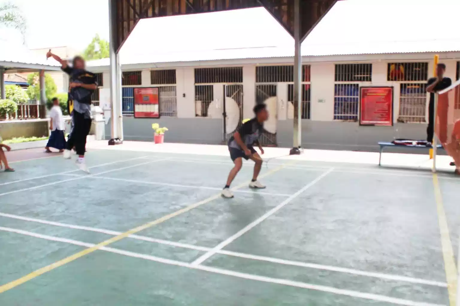 Meriahkan HBP Ke-60, Pegawai dan Warga Binaan Lapas Cirebon Gelar Pertandingan Badminton I PojokPublik