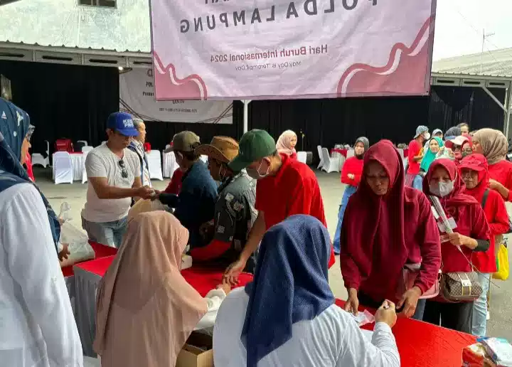 Polda Lampung Beri Layanan Kesehatan Gratis dan Pasar Murah Saat May Day