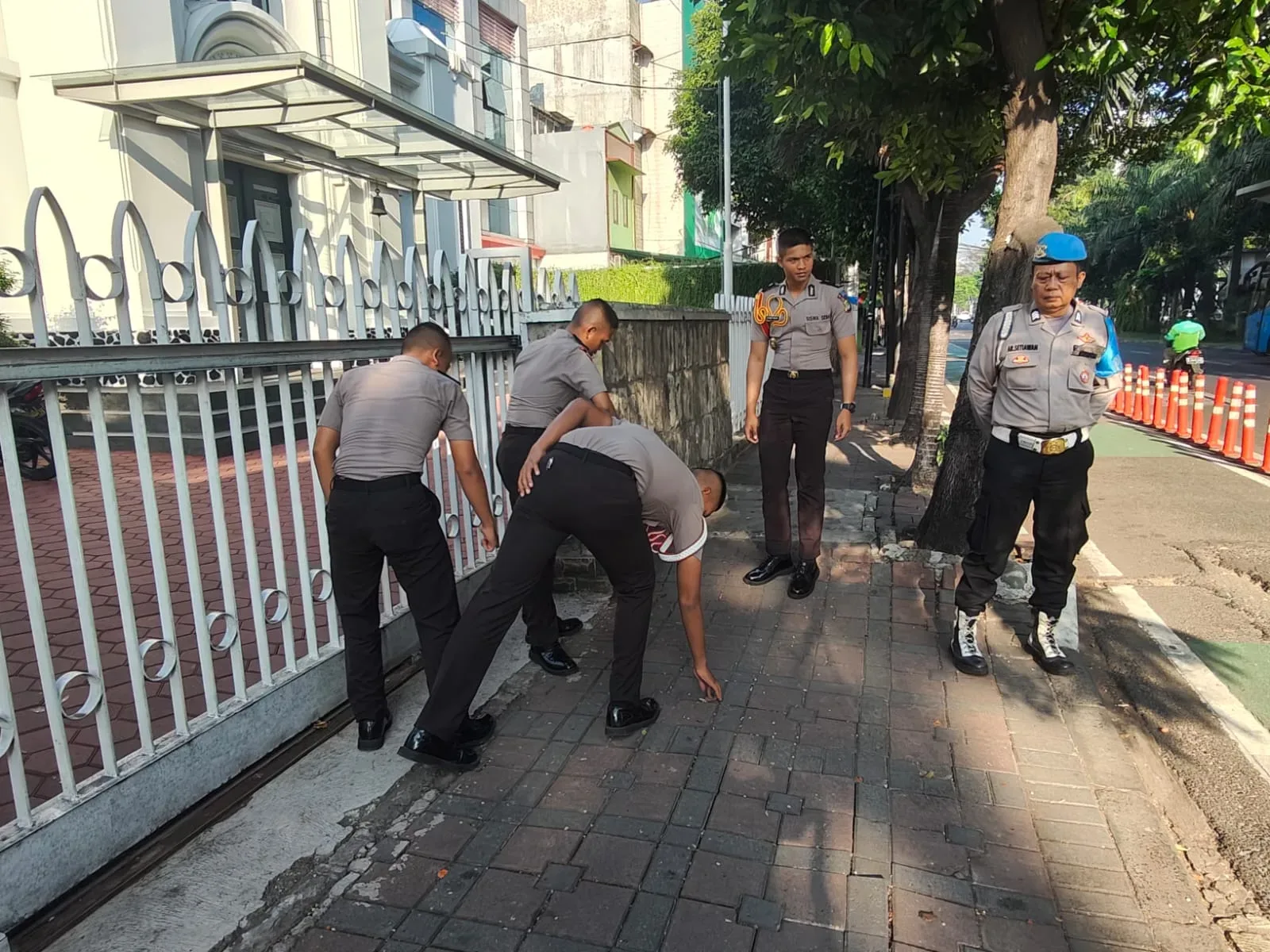 Kapolres Metro Jakarta Pusat Laksanakan Jum'at Curhat Plus di Poskamling RW 011 Johar Baru 