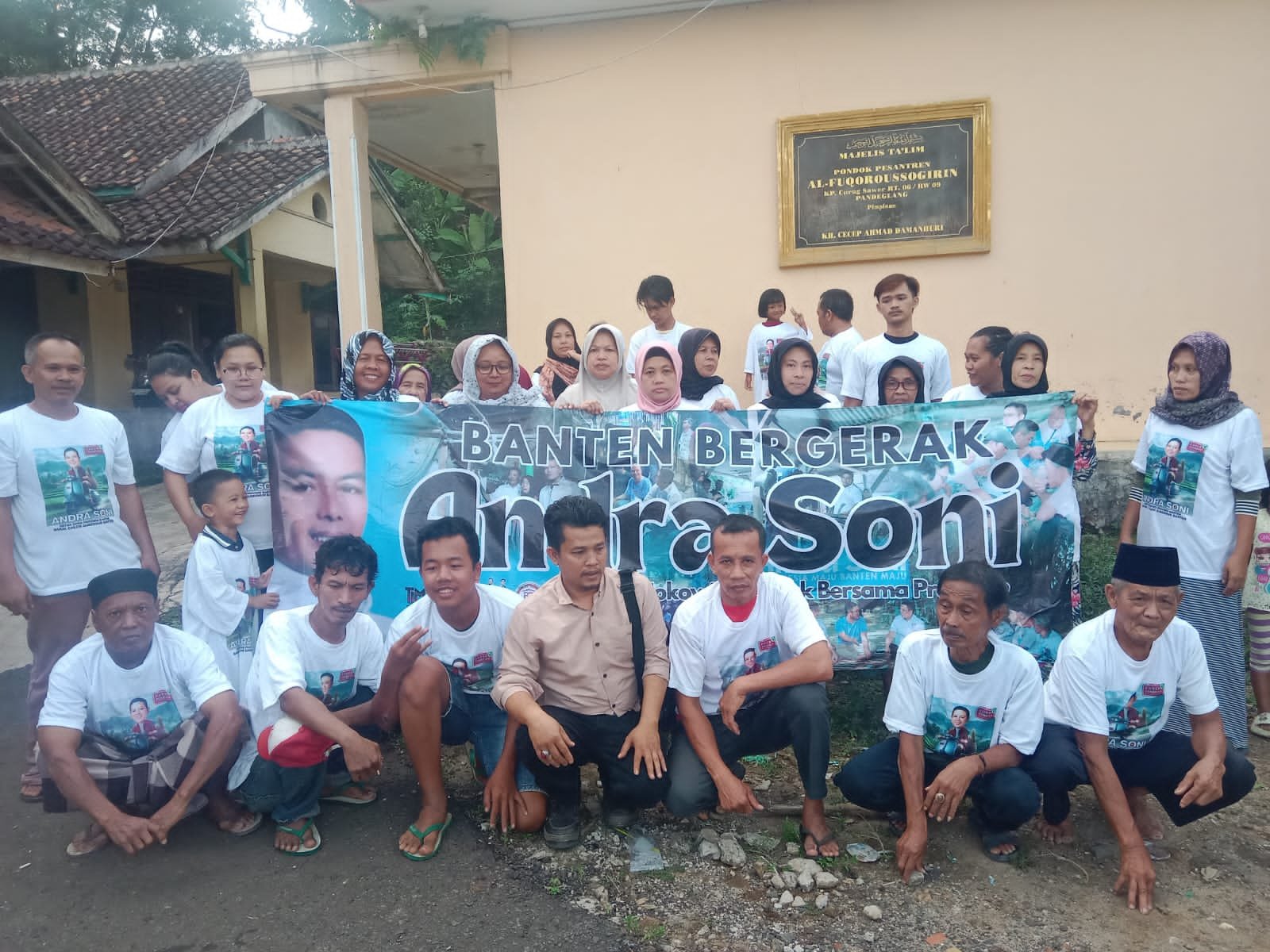 Warga Curugsawer Kecamatan Pandeglang Bergerak Dukung Andra - Dimyati di Pilgub Banten