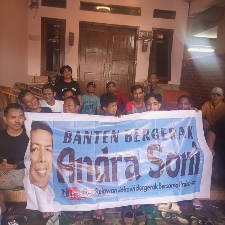 Tak Henti, Relawan Kelurahan Benggal Kecamatan Serang Deklarasikan Andra Soni di Tempat Pemilih Airin