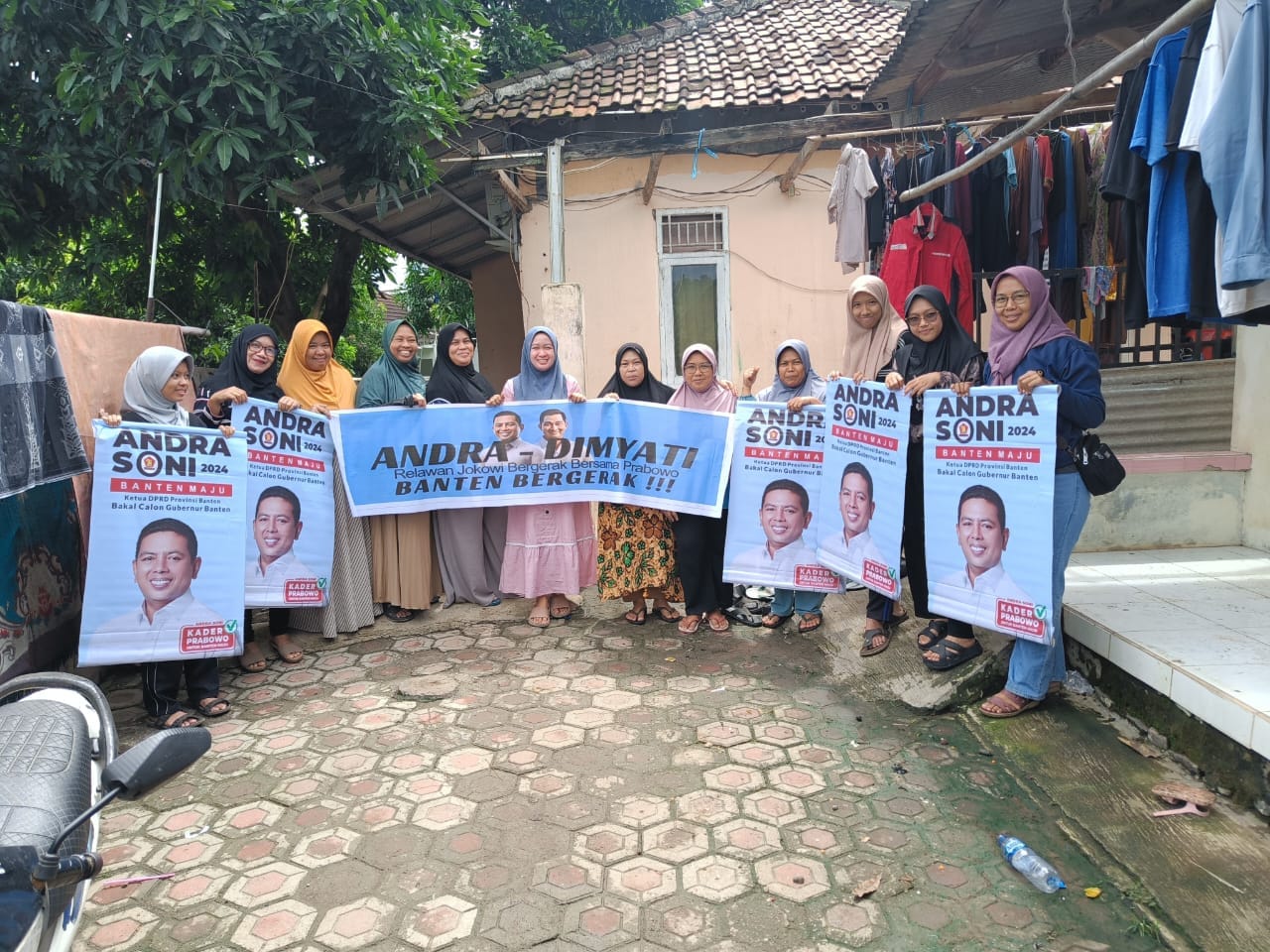 Emak-emak di Pulomerak Cilegon Teriakan Andra - Dimyati Untuk Banten Maju