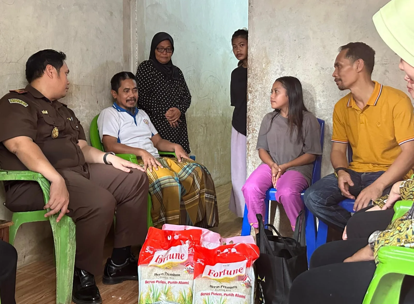 Pasca Video Viral Harga Baju Sekolah Mahal, Kejari Tolitoli Berikan Bantuan di HBA Ke-64 I PojokPublik