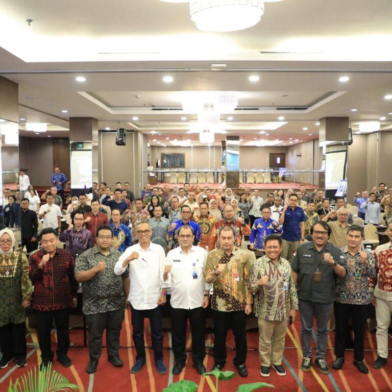 Direktur Utama PERUMDAM TKR Hadir dan Menjadi Narasumber di Rakor BUMD Air Minum dengan KEMENDAGRI 2 Direktur Utama PERUMDAM TKR Hadir dan Menjadi Narasumber di Rakor BUMD Air Minum dengan KEMENDAGRI I PojokPublik