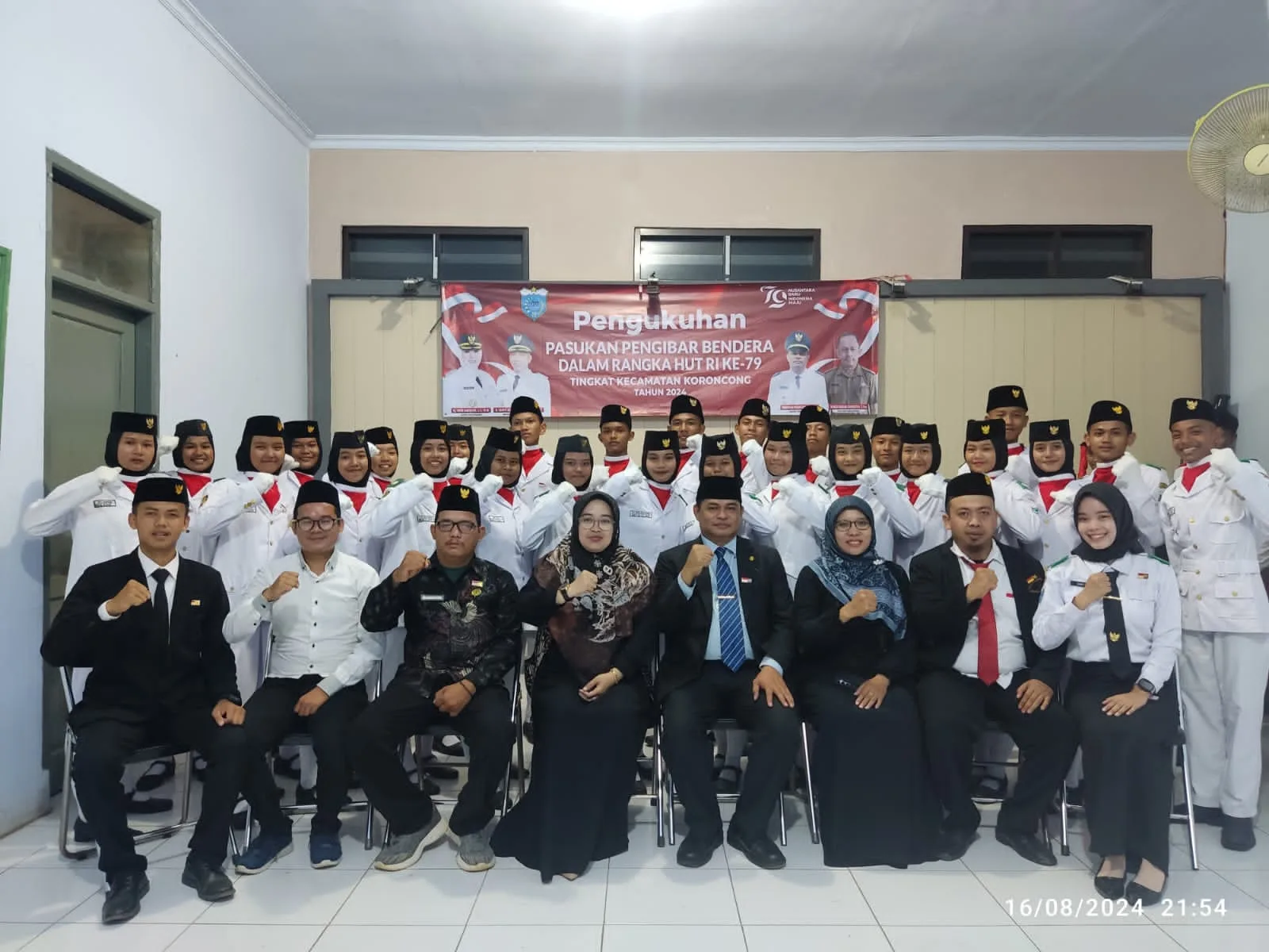 Camat Koroncong Kukuhkan 28 Anggota Paskibra I PojokPublik
