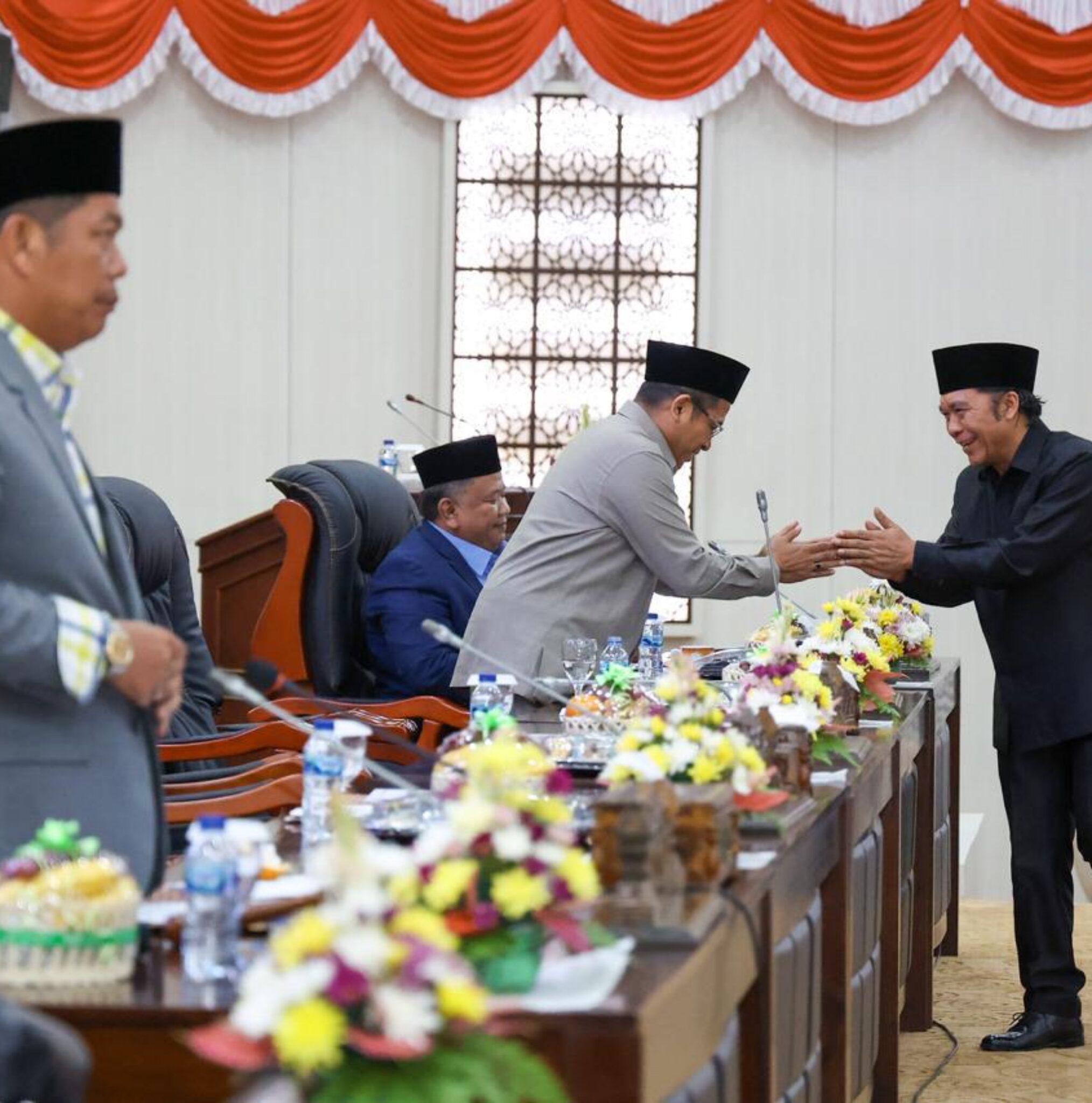 Pj Gubernur Al Muktabar Sampaikan Jawaban Atas Pandangan Fraksi DPRD Banten Terkait Raperda APBD TA 2025