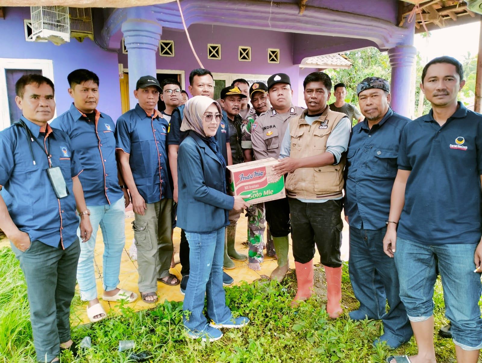DPD Nasdem Kabupaten Sukabumi Salurkan Bantuan untuk Korban Banjir di Desa Curugluhur 1 DPD Nasdem Kabupaten Sukabumi Salurkan Bantuan untuk Korban Banjir di Desa Curugluhur I PojokPublik