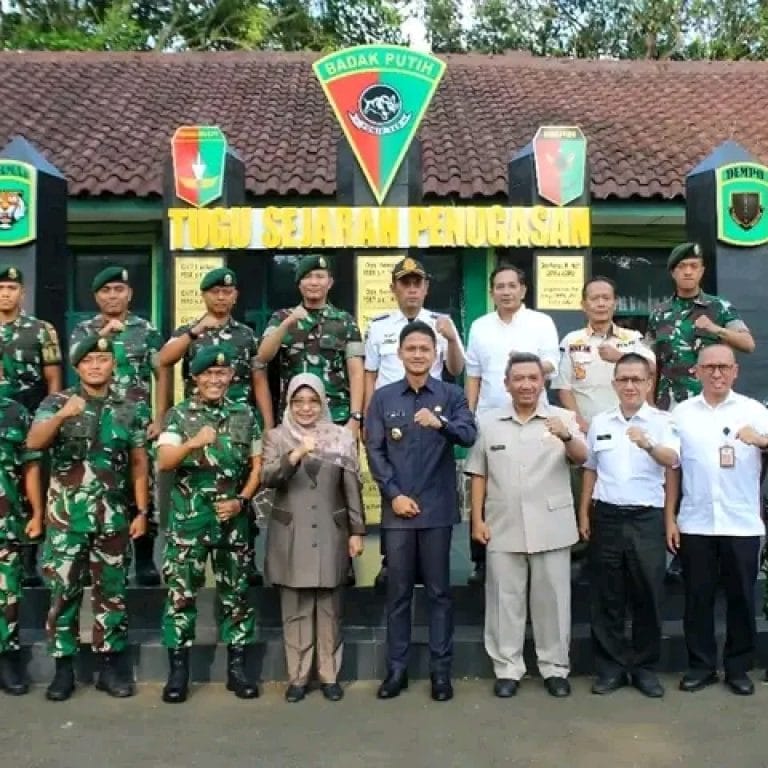 Perkuat Sinergi, Bupati Pandeglang Kunjungi Yonif 320 14 Perkuat Sinergi, Bupati Pandeglang Kunjungi Yonif 320