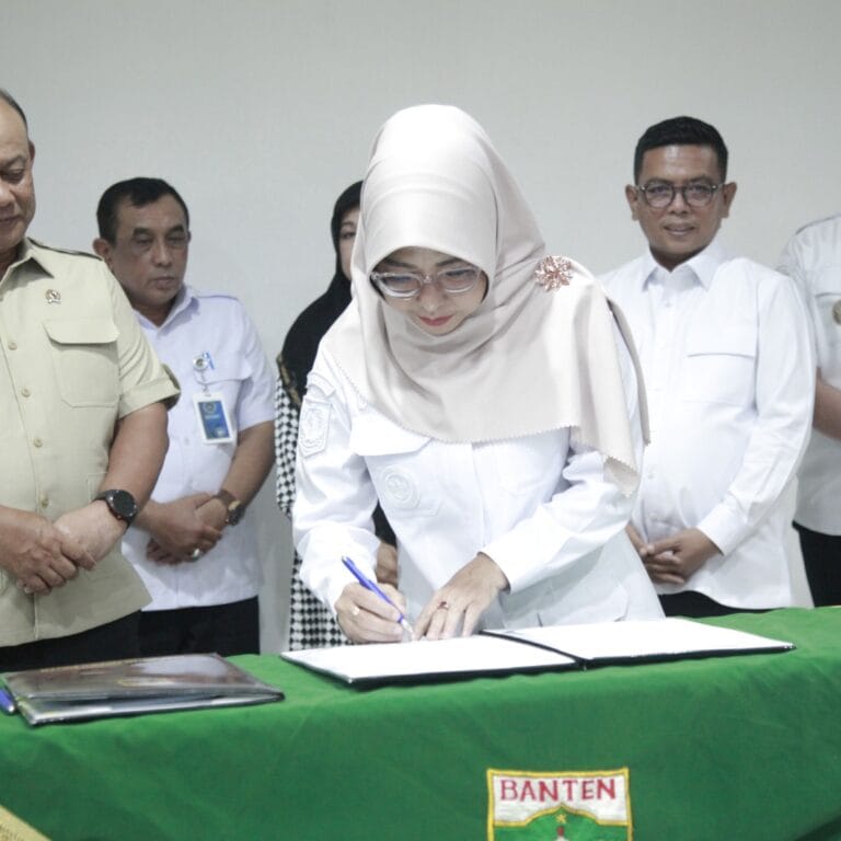 Bupati Cantik Kabupaten Pandeglang Hadiri Rakor Percepatan Program Makan Bergizi Gratis 29 Bupati Cantik Kabupaten Pandeglang Hadiri Rakor Percepatan Program Makan Bergizi Gratis
