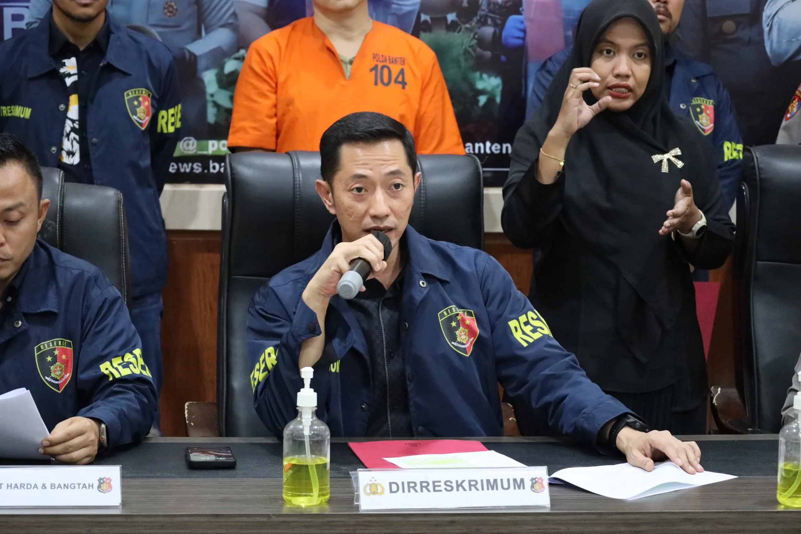 Polda Banten Tangkap Charlie Chandra dalam Kasus Pemalsuan Surat Tanah di Tangerang 1 Polda Banten Tangkap Charlie Chandra dalam Kasus Pemalsuan Surat Tanah di Tangerang I PojokPublik