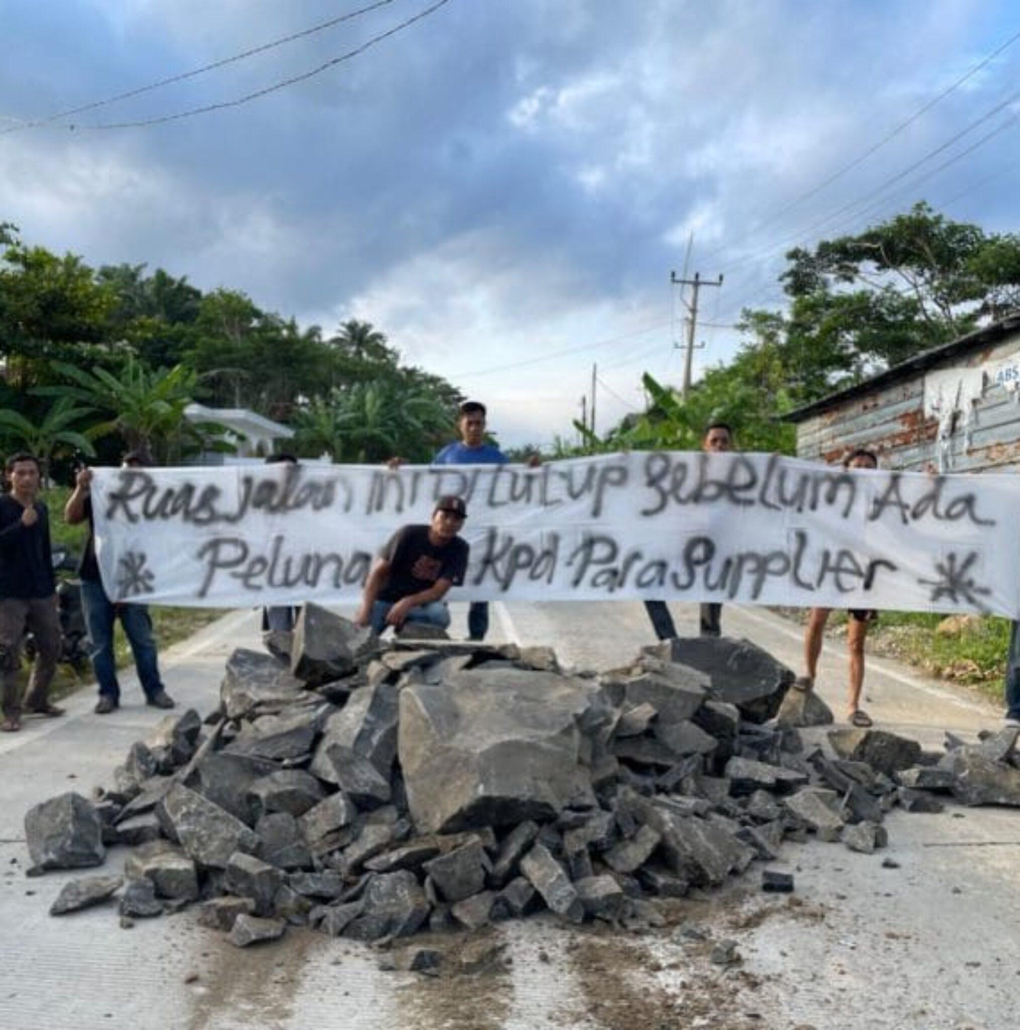 Forum Suplayer Lebak Selatan Segel Jalur Cikumpay Ciparay