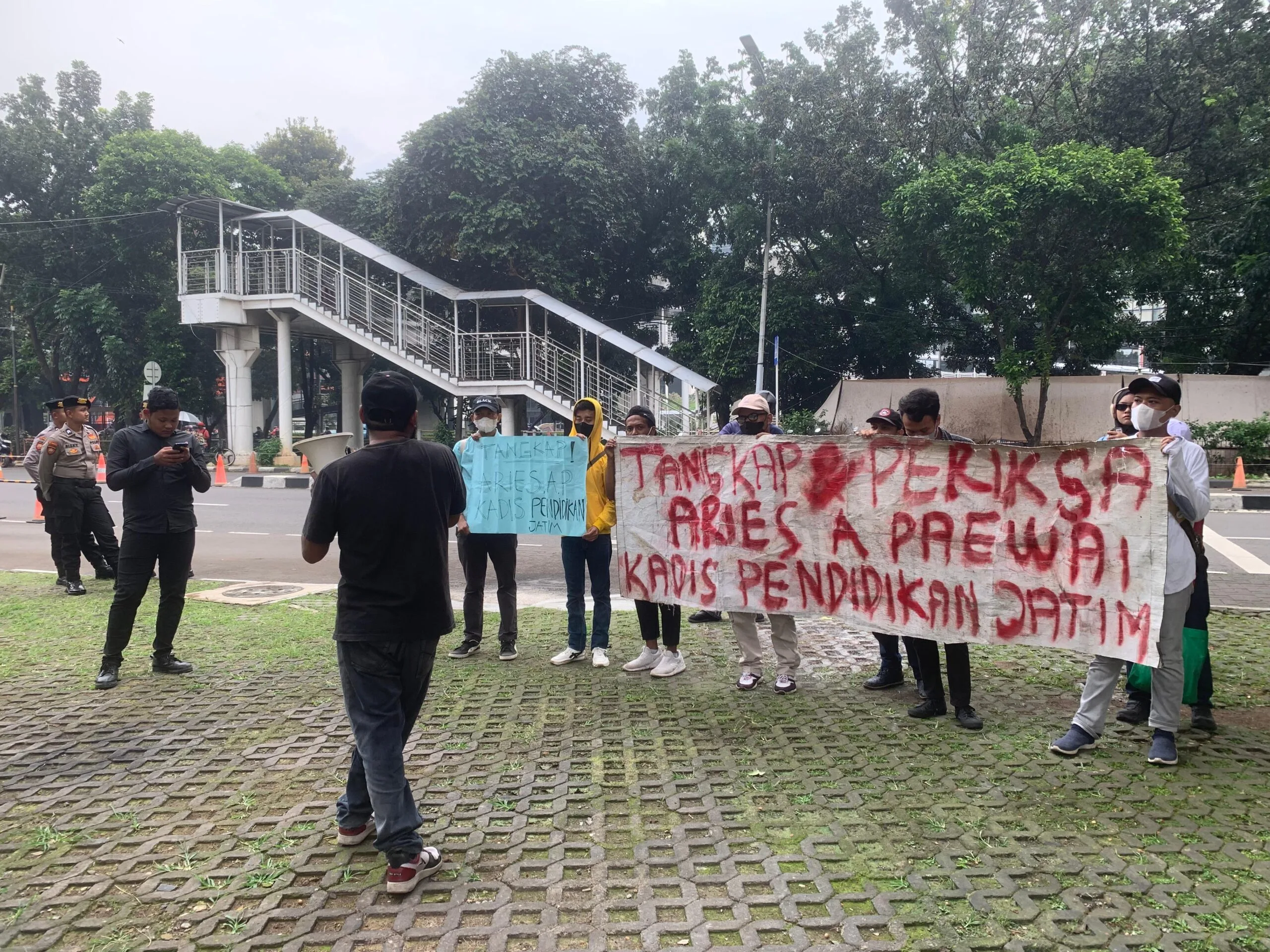 Skandal Perselingkuhan, SPM Merah Putih Desak BKN Pecat Kandisdik Jatim Aries Paewai 1 Skandal Perselingkuhan, SPM Merah Putih Desak BKN Pecat Kandisdik Jatim Aries Paewai I PojokPublik