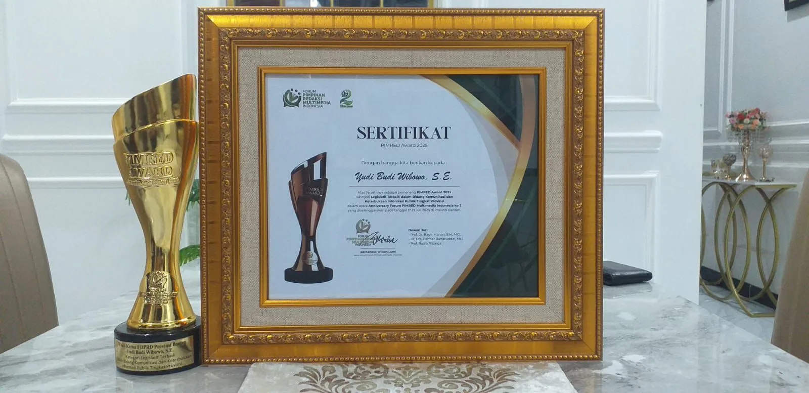 Yudi Budi Wibowo Terima Penghargaan Terbaik Bidang Informasi Publik 1 Yudi Budi Wibowo Terima Penghargaan Terbaik Bidang Informasi Publik I PojokPublik