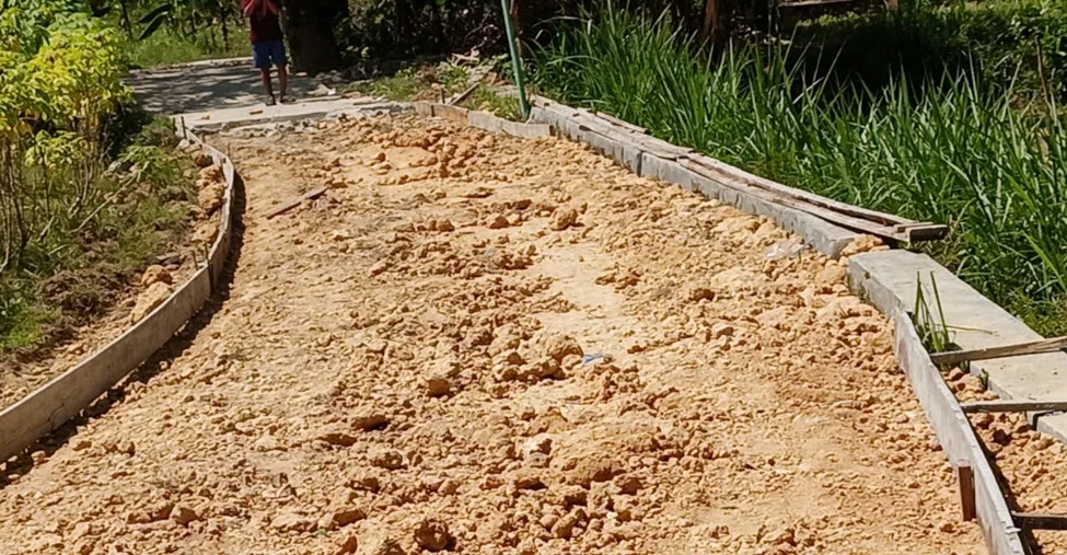 Gawat, Dugaan Penyimpangan Proyek Jalan dan MCK Dana Desa di Sampang 1 Gawat, Dugaan Penyimpangan Proyek Jalan dan MCK Dana Desa di Sampang I PojokPublik