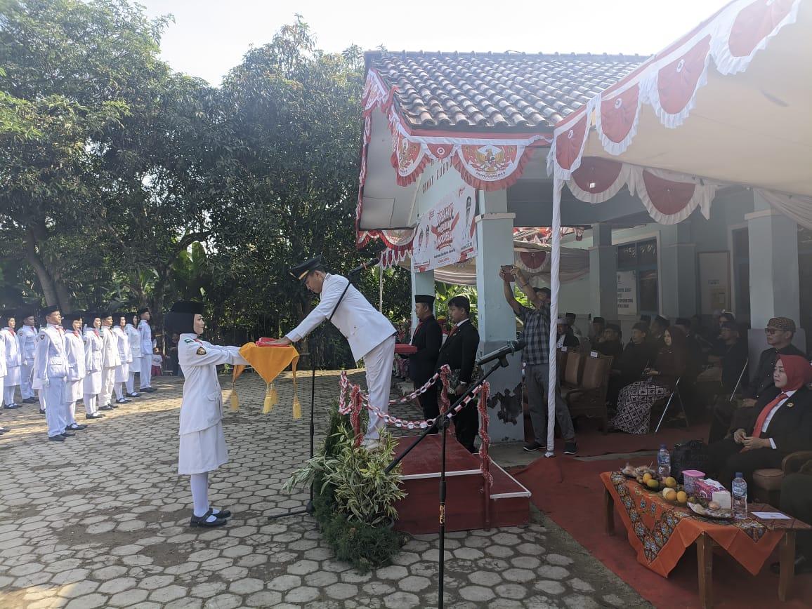 Ajak Warga Lebak Bersatu, Camat Curugbitung Pimpin Upacara HUT RI ke 80 I PojokPublik