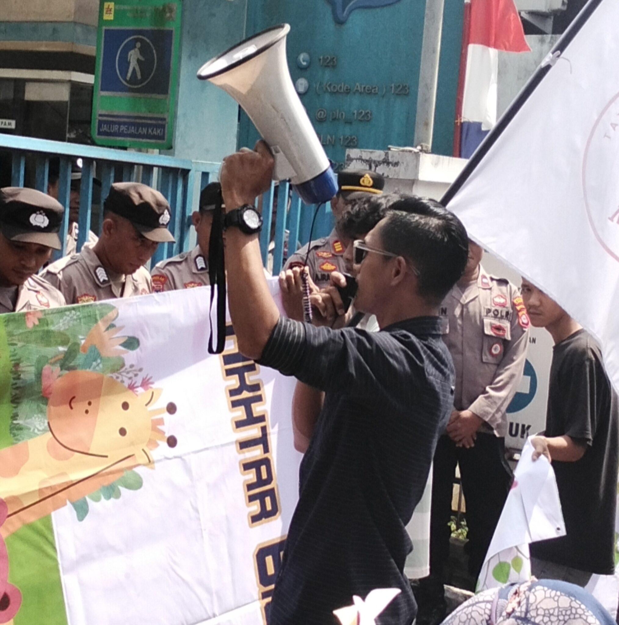 RPM dan PKN Geruduk Kantor PLN UP3 Banten Selatan