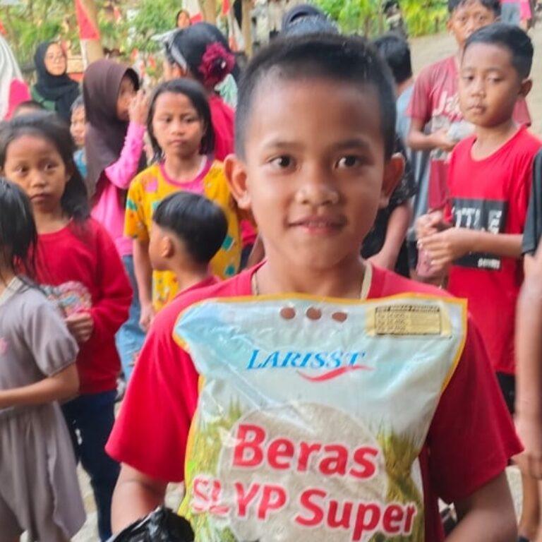 Ketahanan Nasional Desa Cibalok: Proyek Sosial Penaburan 100.000 Benih Ikan di Sungai Cibalok