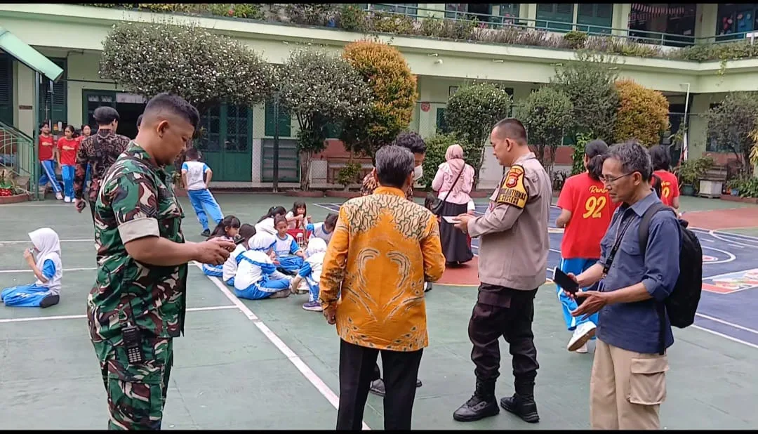 Buah dan Daging Disuplai oleh Orang Tua Murid Pada Uji Coba MBG dengan Konsep Dapur Sekolah 1 Buah dan Daging Disuplai oleh Orang Tua Murid Pada Uji Coba MBG dengan Konsep Dapur Sekolah I PojokPublik