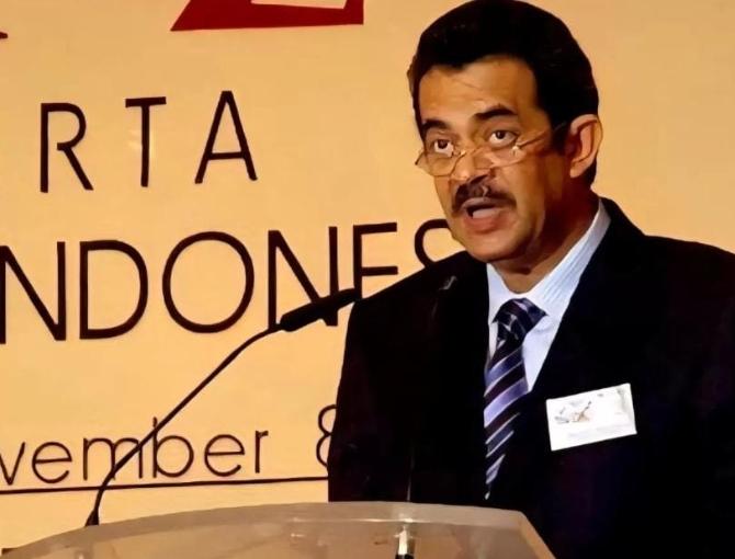 Negara Tidak Akan Tenang, Desakan Tangkap Riza Chalid Menguat 1 Negara Tidak Akan Tenang, Desakan Tangkap Riza Chalid Menguat I PojokPublik