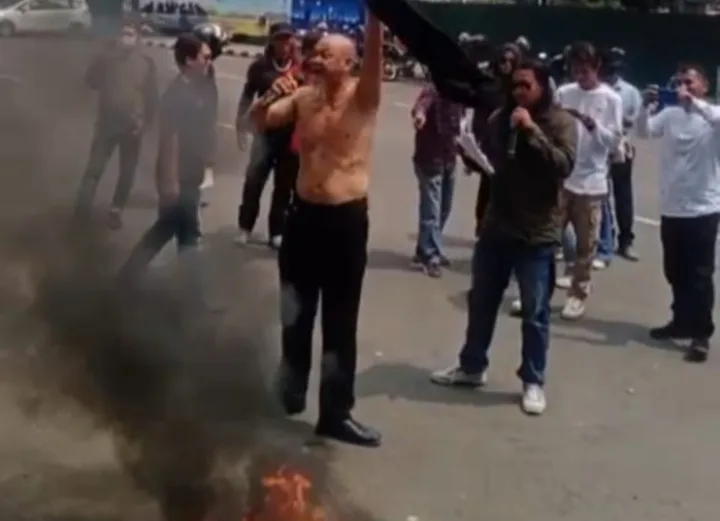 Kesal dengan Kinerja Pemda, ARBM Geruduk Gedung DPRD Kabupaten Lebak 1 Kesal dengan Kinerja Pemda, ARBM Geruduk Gedung DPRD Kabupaten Lebak I PojokPublik