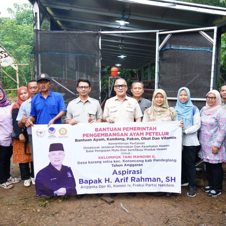 Dorong Ekonomi Rakyat, Arif Rahman Salurkan Bantuan Bibit Ayam Petelur di Banten