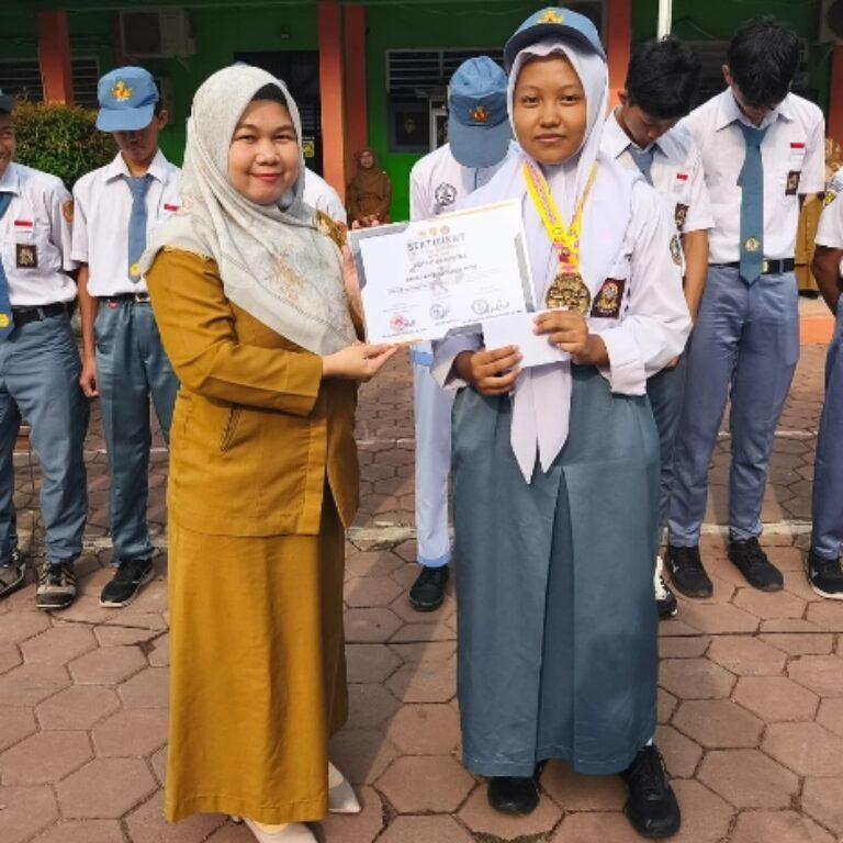 Hebat, Siswi SMK PGRI Rangkasbitung Raih Juara Nasional Taekwondo