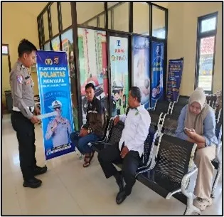 Polantas Hadir Lebih Dekat dengan Masyarakat Melalui Program “Polantas Menyapa” 1 Polantas Hadir Lebih Dekat dengan Masyarakat Melalui Program “Polantas Menyapa” I PojokPublik