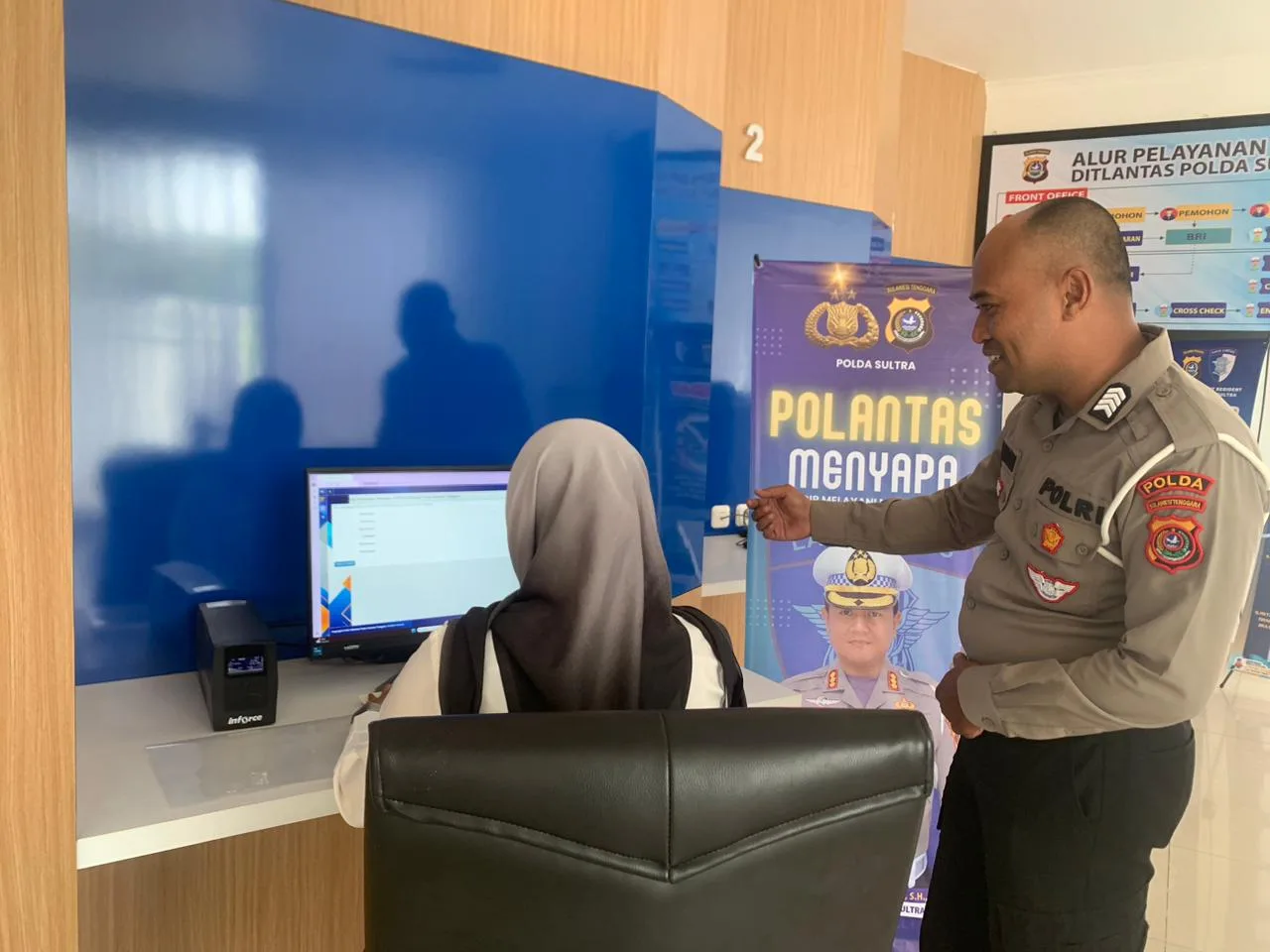 Pelayanan Humanis Dilakukan Subdit Regident Ditlantas Polda Sultra, Masyarakat Berikan Apresiasi 1 Pelayanan Humanis Dilakukan Subdit Regident Ditlantas Polda Sultra, Masyarakat Berikan Apresiasi I PojokPublik