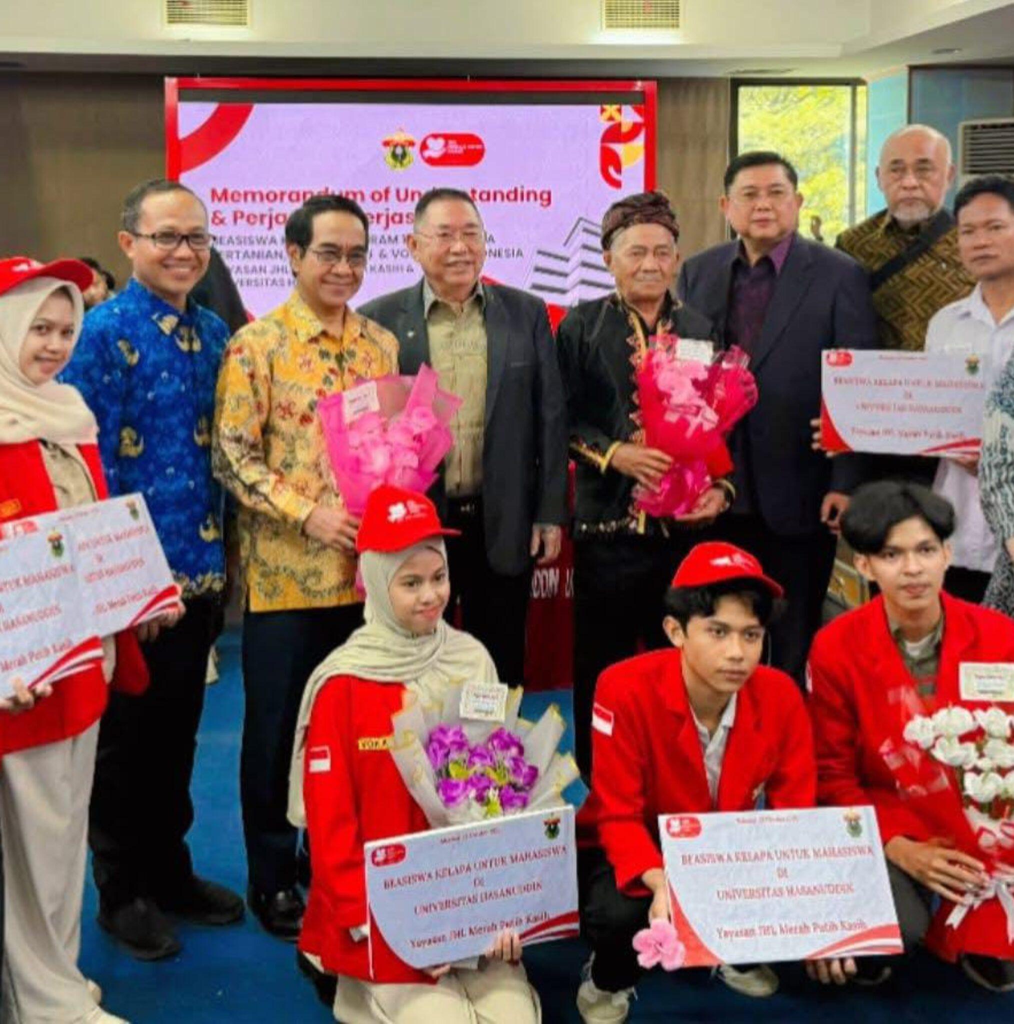 Kisah Serimonial Pemberian Bea Siswa JHL Merah Putih Kasih Untuk 100 Mahasiswa Pertanian Unhas