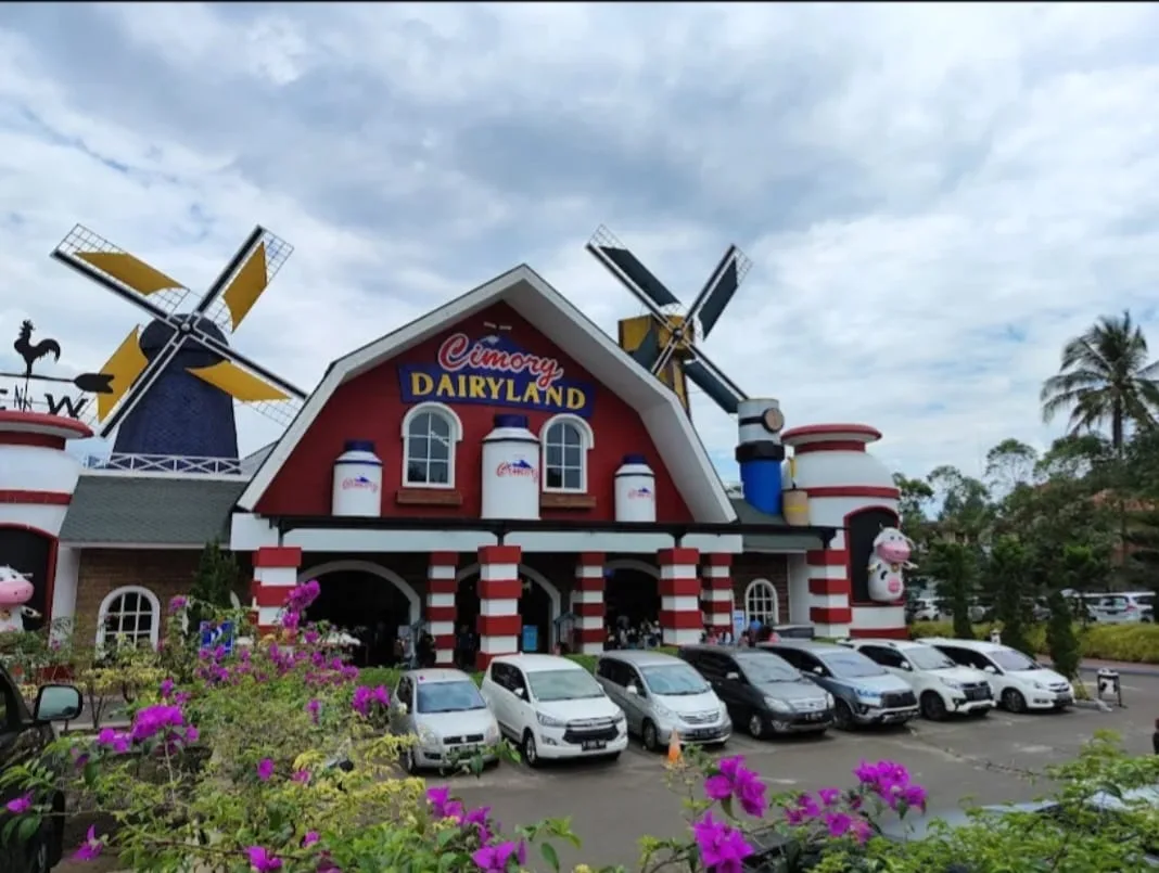 LBH Bogor Somasi Dairyland Farm Theme Park Puncak, Terkait Burung Merak Menikam Pengunjung 1 LBH Bogor Somasi Dairyland Farm Theme Park Puncak, Terkait Burung Merak Menikam Pengunjung I PojokPublik