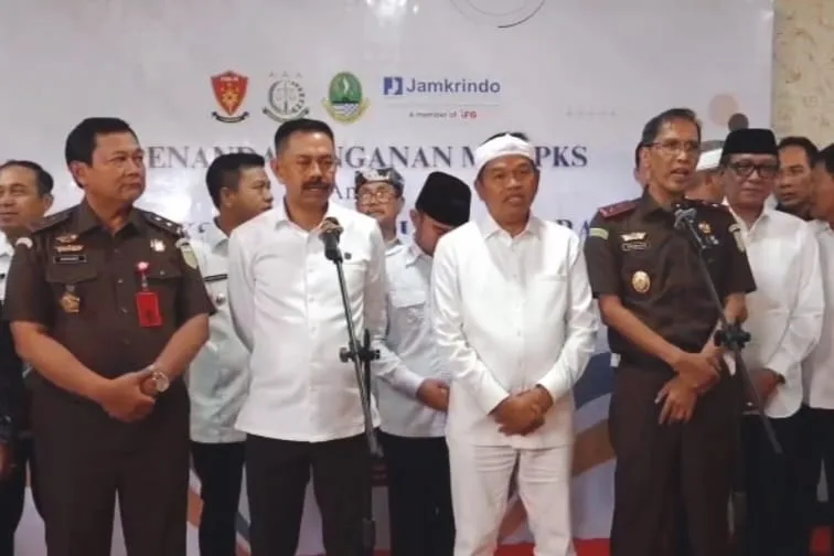 Terapkan KUHP 2026, Kejaksaan dan Pemda Jabar MoU Pidana Kerja Sosial 1 Terapkan KUHP 2026, Kejaksaan dan Pemda Jabar MoU Pidana Kerja Sosial I PojokPublik