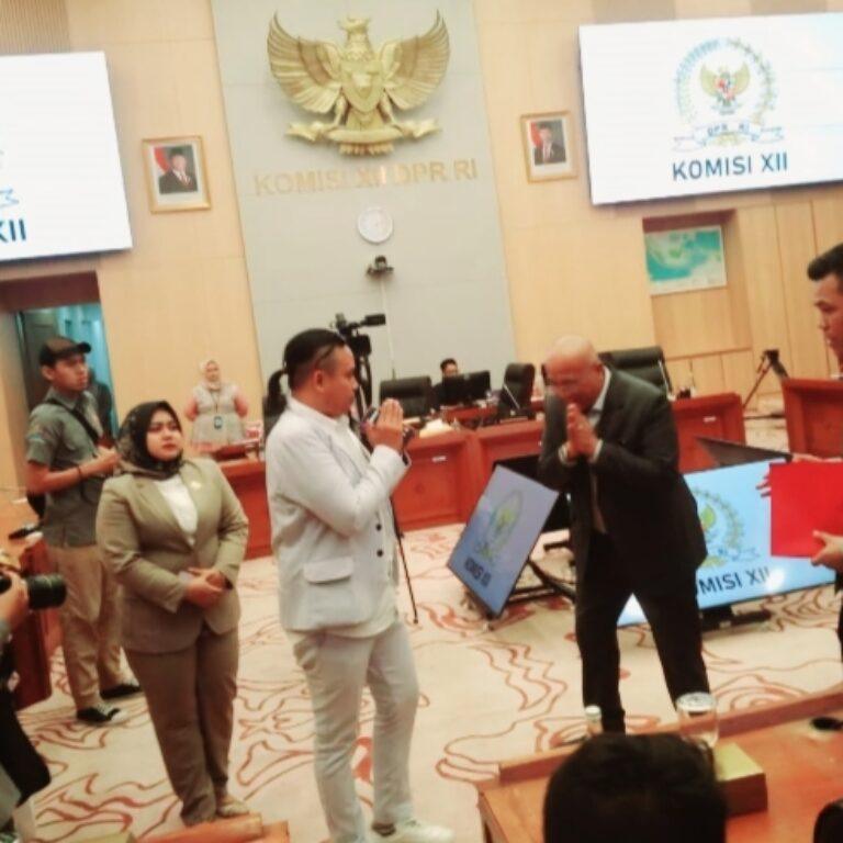 Polemik Tambang Pasir Jayasari, King Naga Dampingi Warga Audensi ke DPR RI Komisi XII 9 Polemik Tambang Pasir Jayasari, King Naga Dampingi Warga Audensi ke DPR RI Komisi XII I PojokPublik