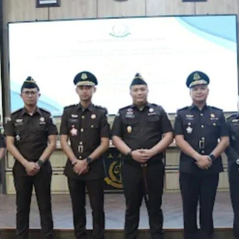 Serah Terima Jabatan dan Pelantikan Sejumlah Kasi di Kejari Bandung I PojokPublik