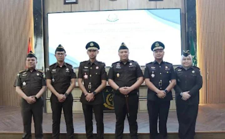 Serah Terima Jabatan dan Pelantikan Sejumlah Kasi di Kejari Bandung I PojokPublik