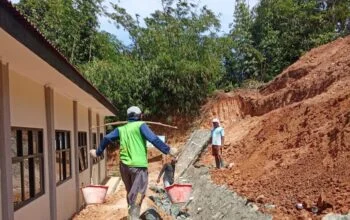 BWC Temukan Proyek Turap di SMKN 1 Sajira, Diduga Kurang Pengawasan dan Langgar K3