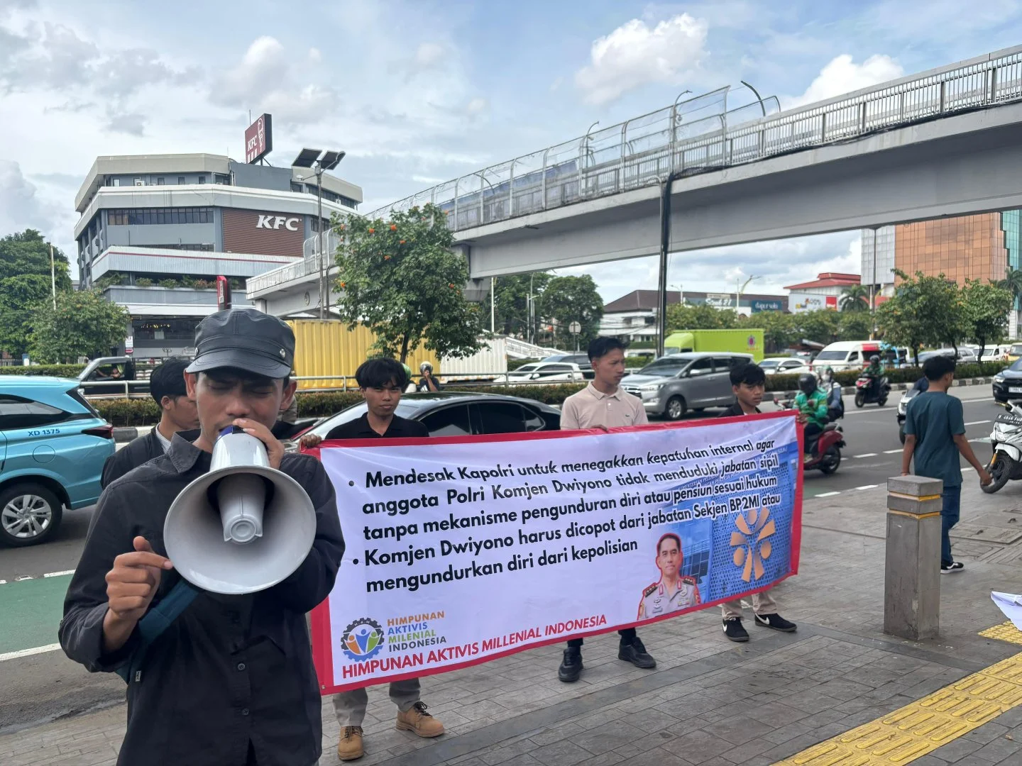 HAMI Gelar Unjuk Rasa, Desak Komjen Dwiyono Mundur Sebagai Sekertaris Menteri BP2MI I PojokPublik