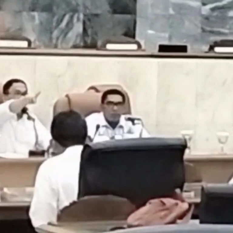 Viral, Statement Wakil Bupati dalam RDP dengan PKL di DPRD Lebak Tuai Polemik 9 Viral, Statement Wakil Bupati dalam RDP dengan PKL di DPRD Lebak Tuai Polemik I PojokPublik