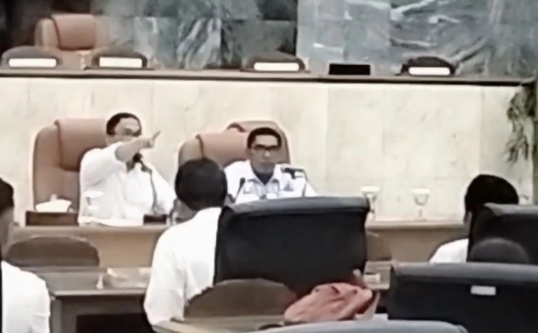 Viral, Statement Wakil Bupati dalam RDP dengan PKL di DPRD Lebak Tuai Polemik 1 Viral, Statement Wakil Bupati dalam RDP dengan PKL di DPRD Lebak Tuai Polemik I PojokPublik