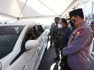 Panglima TNI dan Kapolri Tinjau Vaksinasi Massal di Bali