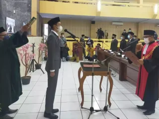Ketua DPRD Termuda Resmi Dilantik, Ini Tanggapanya