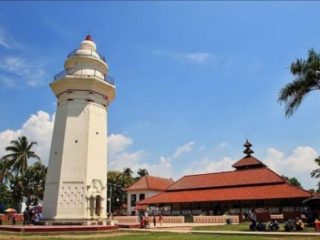 Sembilan Wisata Religi Kerap Dikunjungi Peziarah di Banten