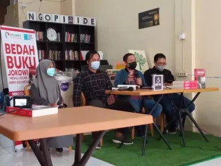 Buku Jokowi Bangun Mimpi Dibedah di Makasar