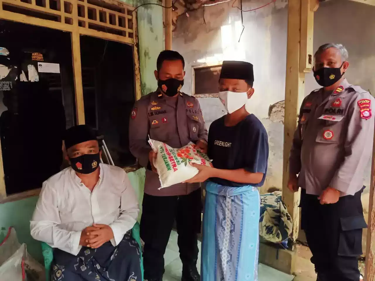 Sat Binmas Polres Lebak Salurkan Bantuan Beras Ke Yayasan Al Askilaf 7 Sat Binmas Polres Lebak Salurkan Bantuan Beras Ke Yayasan Al Askilaf I PojokPublik