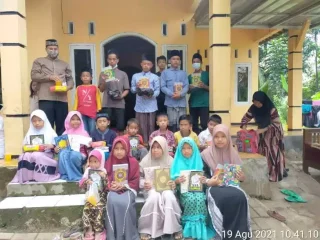 Ramdoni Calon Kepala Desa Gerendong Gelar Santunan Anak Yatim
