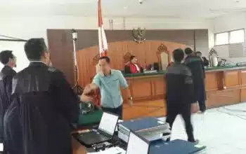 Dakwaan Tak Terbukti, Walikota Cimahi Non-Aktif Divonis Ringan 8 Dakwaan Tak Terbukti, Walikota Cimahi Non-Aktif Divonis Ringan I PojokPublik
