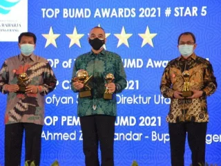 Dipercaya, Perumdam TKR Kembali Raih TOP BUMD Award